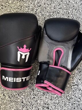 Meister Women's Boxing Gloves in Black & Pink 12oz